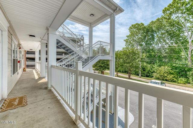 2008 Millennium Place Apt 209, Johnson City, TN 37604
