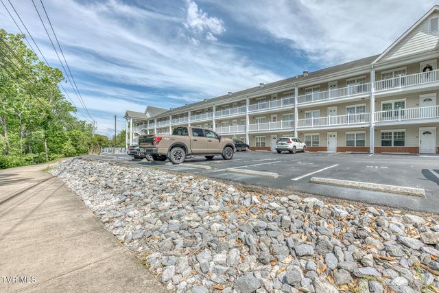 2008 Millennium Place Apt 209, Johnson City, TN 37604