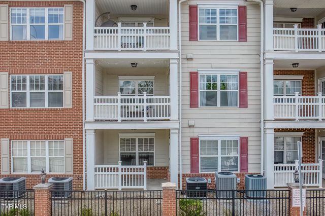 2008 Millennium Place Apt 209, Johnson City, TN 37604