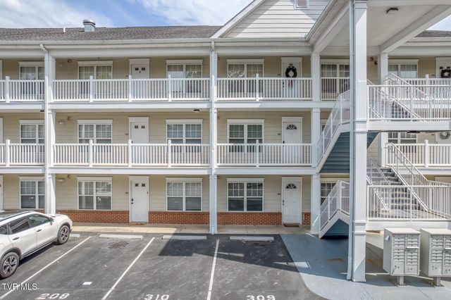 2008 Millennium Place Apt 209, Johnson City, TN 37604