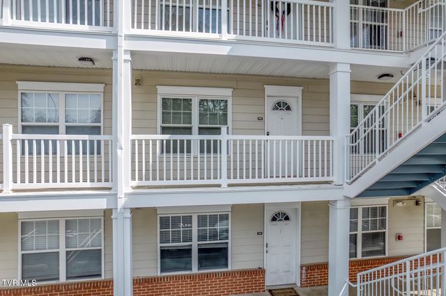 2008 Millennium Place Apt 209, Johnson City, TN 37604