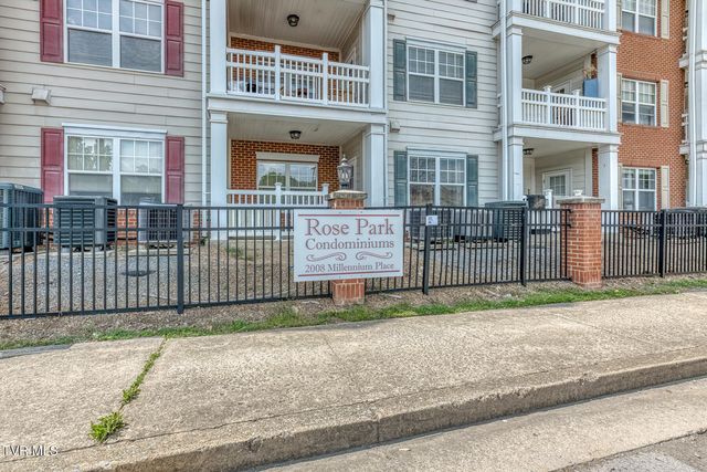 2008 Millennium Place Apt 209, Johnson City, TN 37604