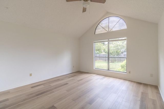 300 Oakcrest DR, Cedar Park, TX 78613