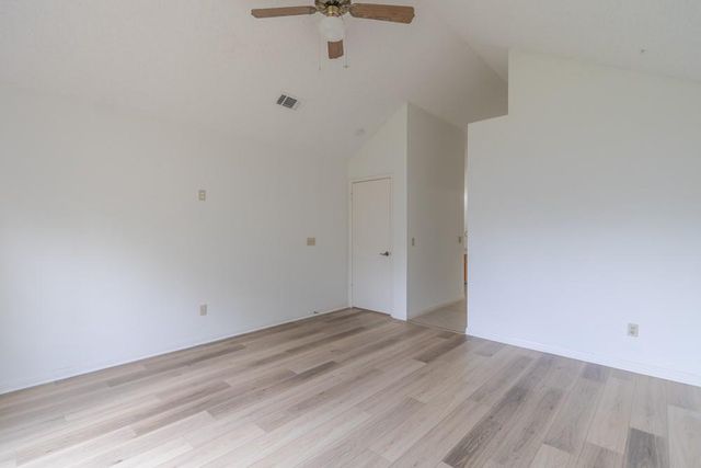 300 Oakcrest DR, Cedar Park, TX 78613