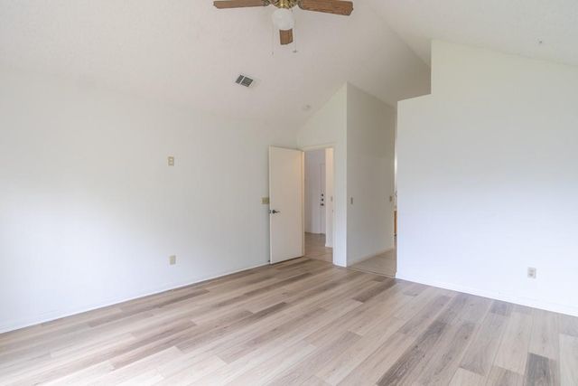300 Oakcrest DR, Cedar Park, TX 78613