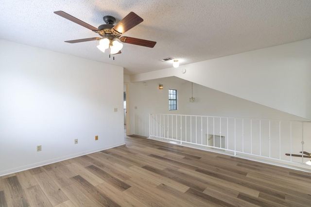 300 Oakcrest DR, Cedar Park, TX 78613