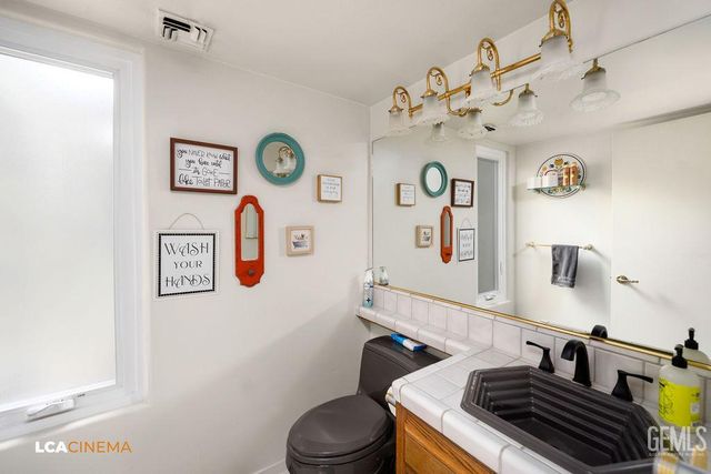 1116 Sussex Circle, Bakersfield, CA 93311