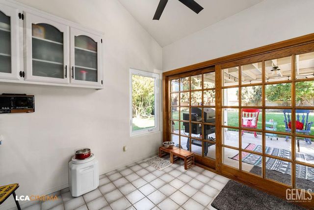 1116 Sussex Circle, Bakersfield, CA 93311