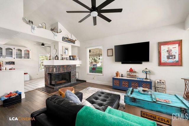 1116 Sussex Circle, Bakersfield, CA 93311