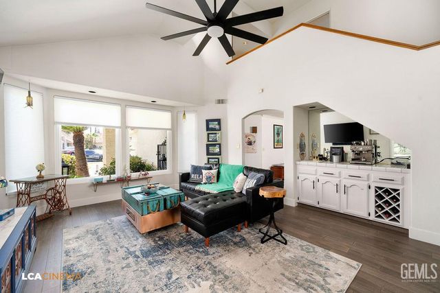 1116 Sussex Circle, Bakersfield, CA 93311