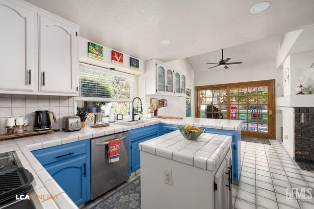 1116 Sussex Circle, Bakersfield, CA 93311