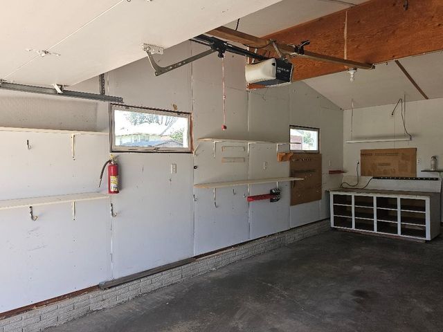 808 18th Street, Belle Plaine, IA 52208