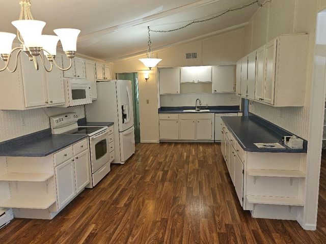 808 18th Street, Belle Plaine, IA 52208