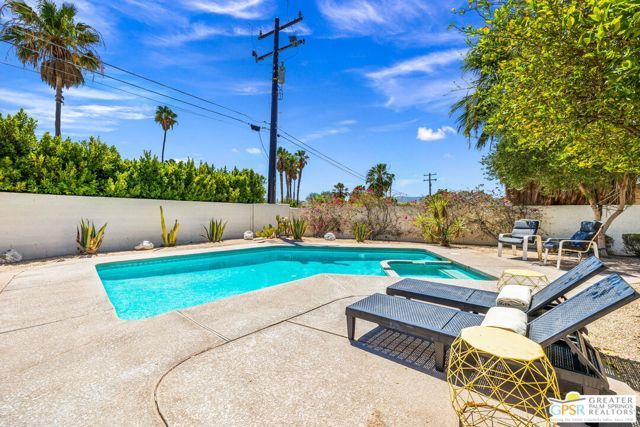 2342 N San Gorgonio Road, Palm Springs, CA 92262
