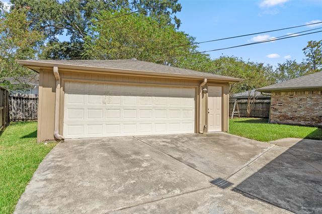 5834 Braesheather Drive, Houston, TX 77096