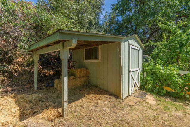 18301 Toyon Rd, Pine Grove, CA 95665