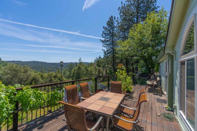 18301 Toyon Rd, Pine Grove, CA 95665