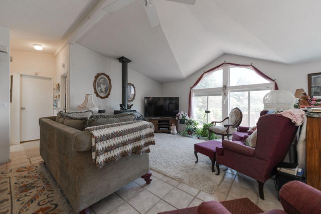 18301 Toyon Rd, Pine Grove, CA 95665
