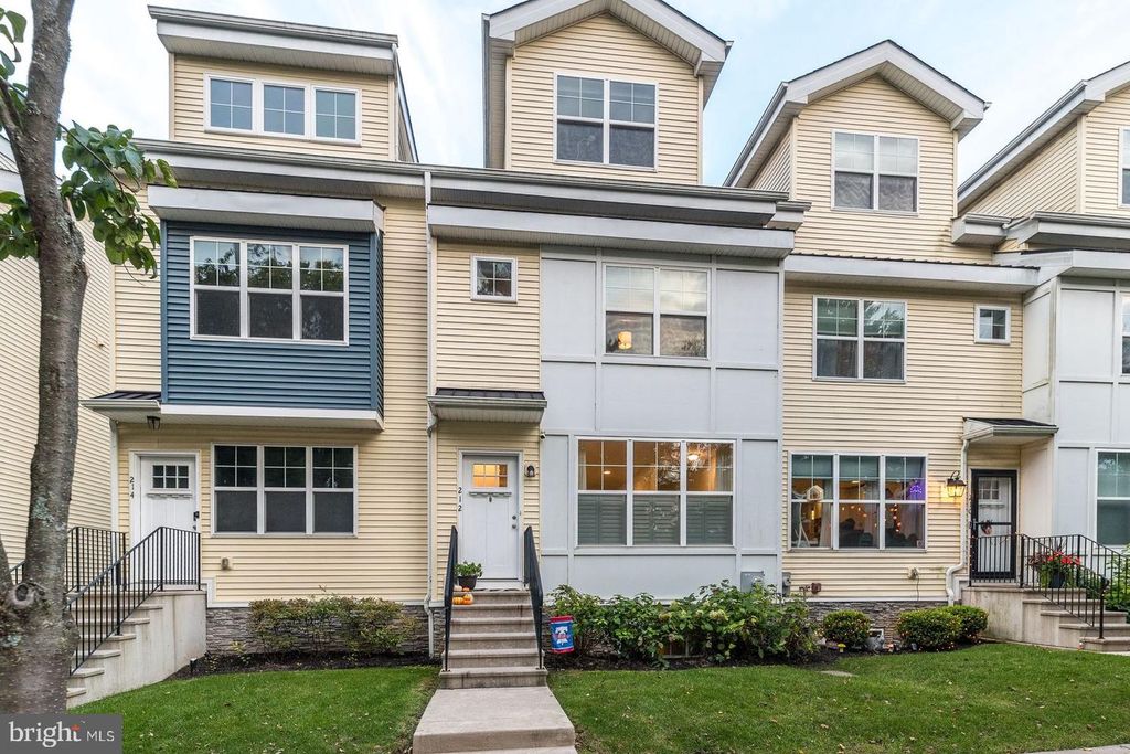 212 WOOD ST, CONSHOHOCKEN, PA 19428 — photo 4