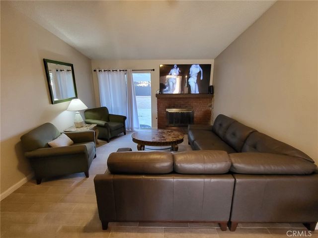 44025 Glenraven, Lancaster, CA 93535