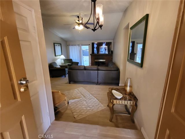 44025 Glenraven, Lancaster, CA 93535