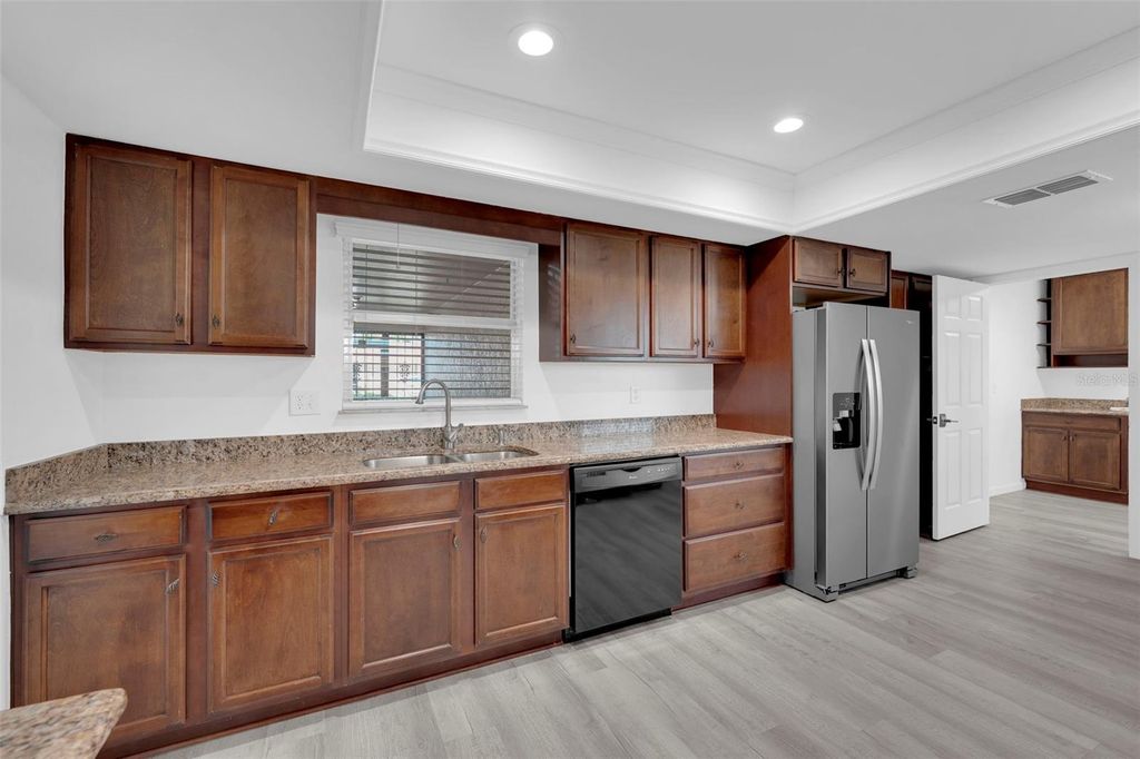 Image 11 of property listing at 5584 BURING COURT, Fort Myers, FL 33919