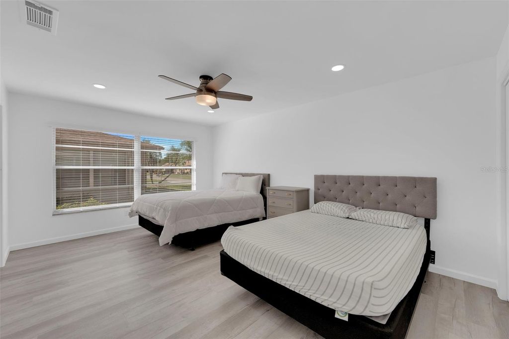 Image 25 of property listing at 5584 BURING COURT, Fort Myers, FL 33919