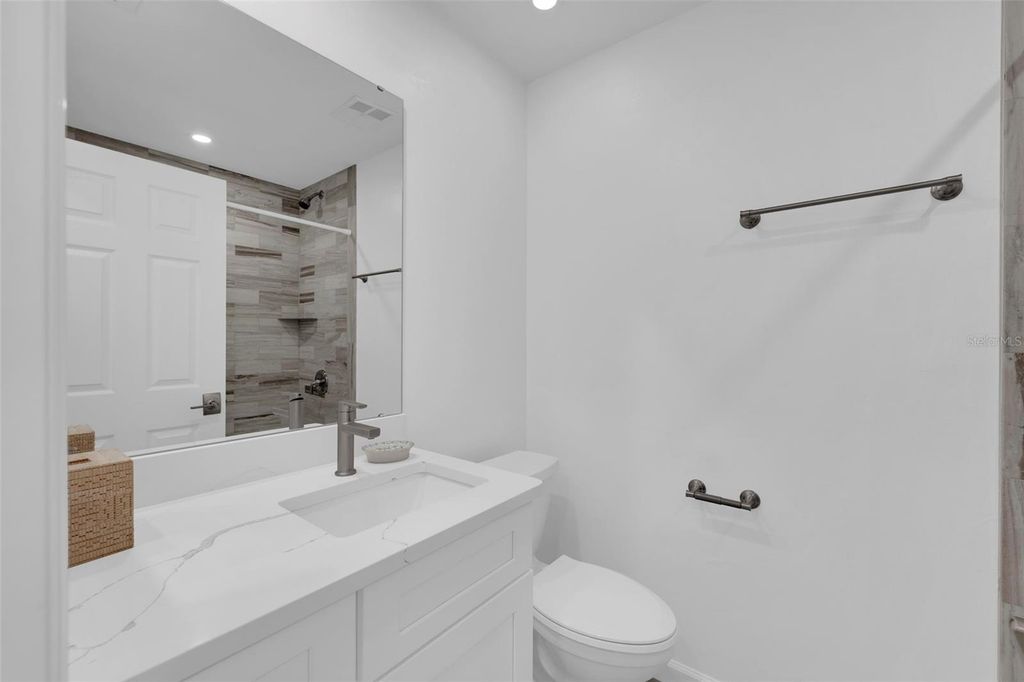 Image 27 of property listing at 5584 BURING COURT, Fort Myers, FL 33919