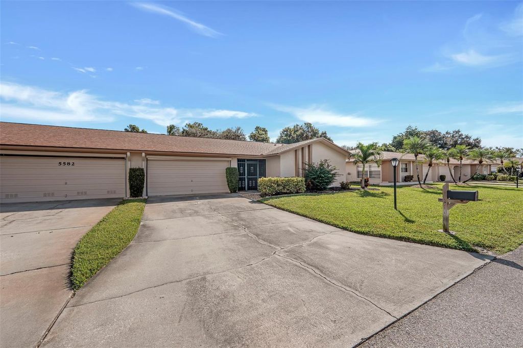 Image 36 of property listing at 5584 BURING COURT, Fort Myers, FL 33919