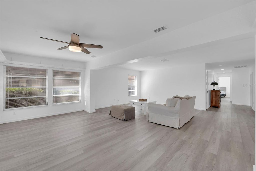 Image 6 of property listing at 5584 BURING COURT, Fort Myers, FL 33919