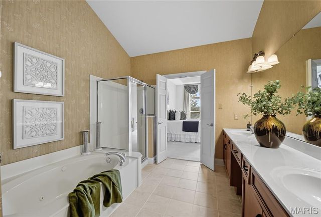 153 Kendall Bluff Court, Chesterfield, MO 63017