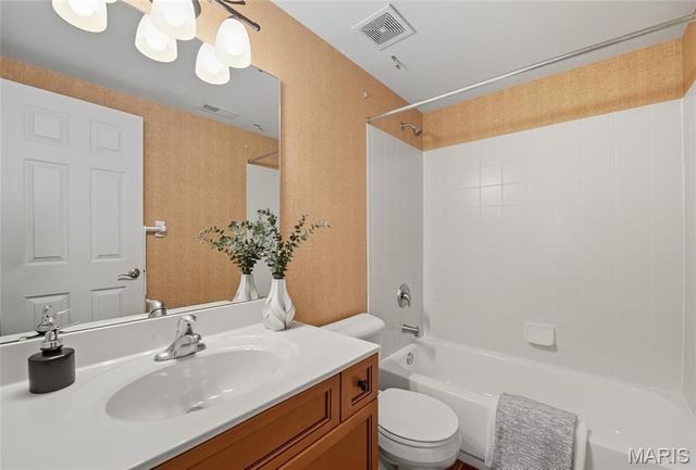 153 Kendall Bluff Court, Chesterfield, MO 63017