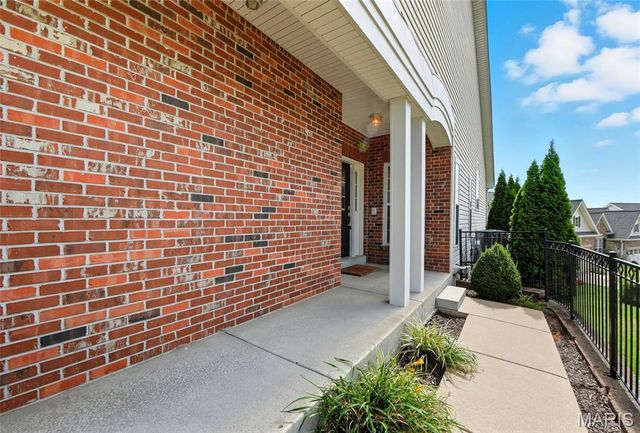 153 Kendall Bluff Court, Chesterfield, MO 63017