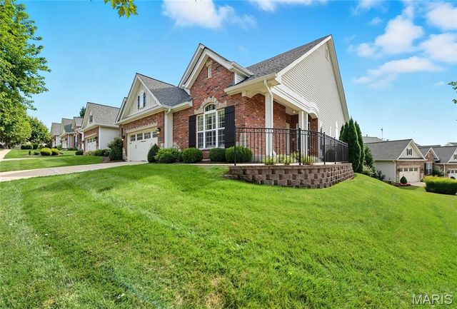 153 Kendall Bluff Court, Chesterfield, MO 63017