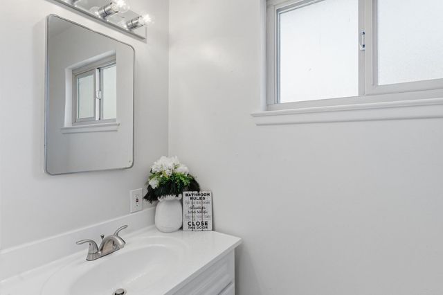 4706 E San Gabriel Avenue, Fresno, CA 93726