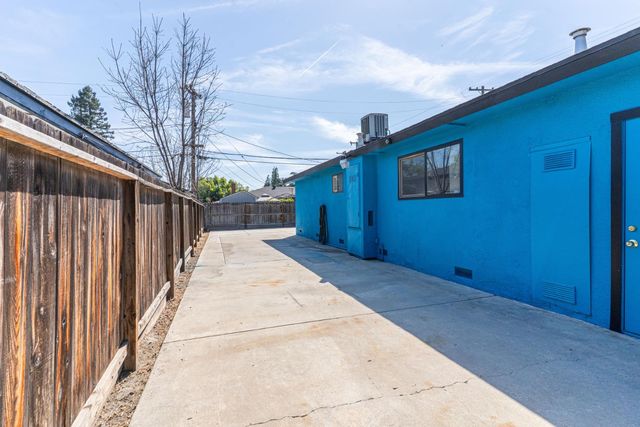 4706 E San Gabriel Avenue, Fresno, CA 93726