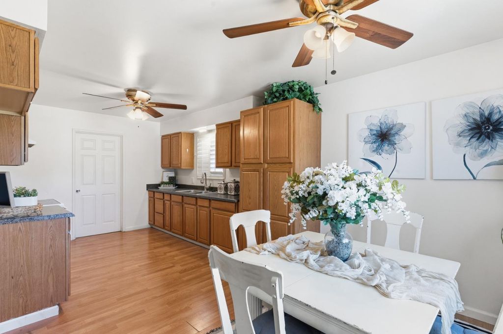 Image 10 of property listing at 4706 E San Gabriel Avenue, Fresno, CA 93726