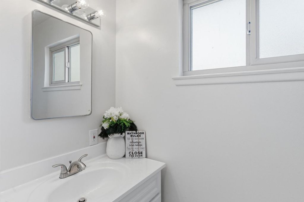 Image 13 of property listing at 4706 E San Gabriel Avenue, Fresno, CA 93726