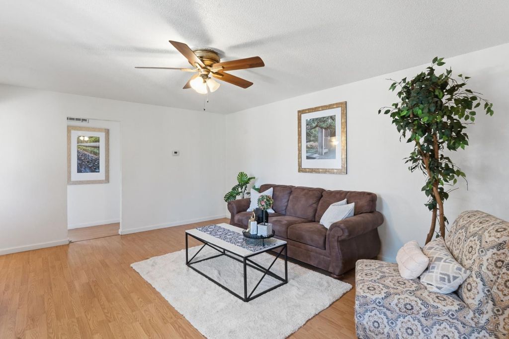 Image 16 of property listing at 4706 E San Gabriel Avenue, Fresno, CA 93726