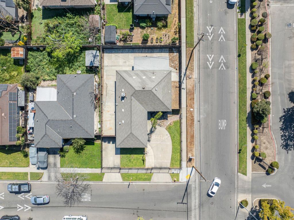 Image 9 of property listing at 4706 E San Gabriel Avenue, Fresno, CA 93726