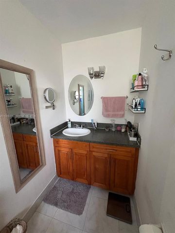 235 Antilla Ave 4, Coral Gables, FL 33134