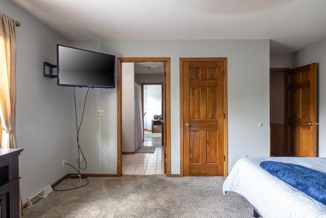 3318 CREEK SIDE DRIVE, Oshkosh, WI 54904