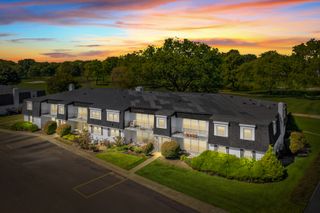 1133 ROYAL ST GEORGE Drive 107, Naperville, IL 60563