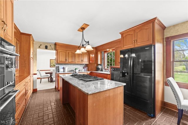 8730 Bainbridge Road, Chagrin Falls, OH 44023