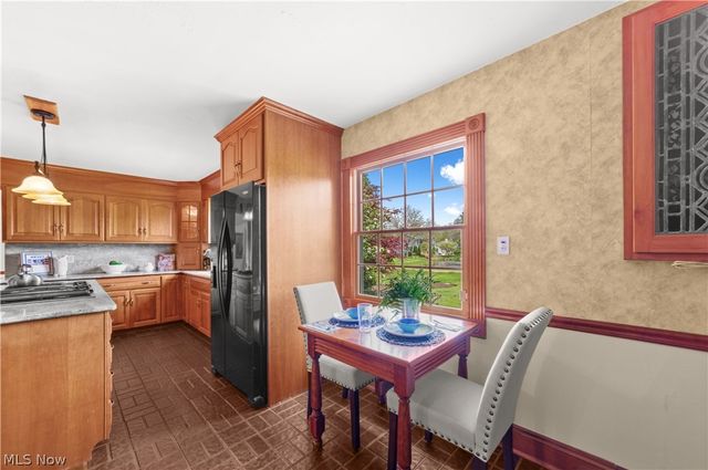 8730 Bainbridge Road, Chagrin Falls, OH 44023