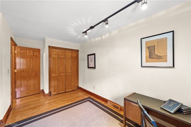 8730 Bainbridge Road, Chagrin Falls, OH 44023