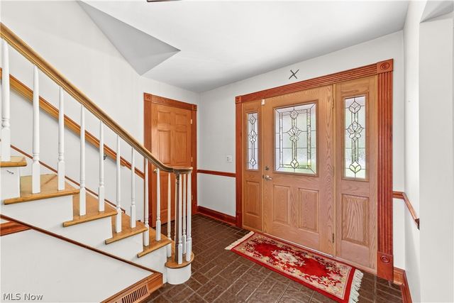 8730 Bainbridge Road, Chagrin Falls, OH 44023