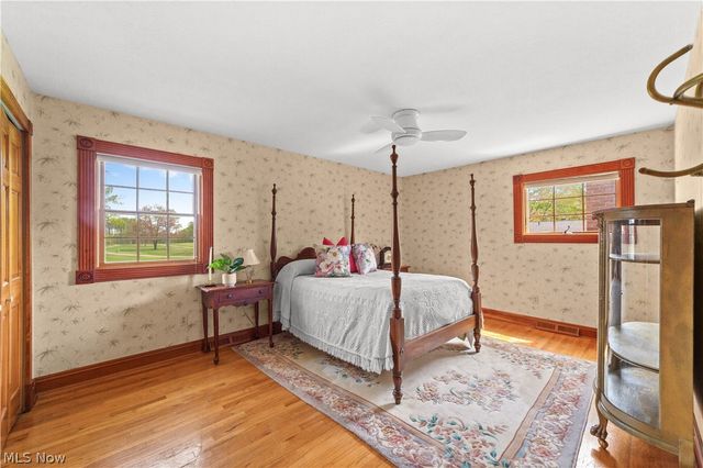 8730 Bainbridge Road, Chagrin Falls, OH 44023