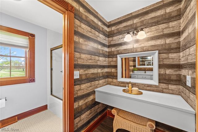 8730 Bainbridge Road, Chagrin Falls, OH 44023