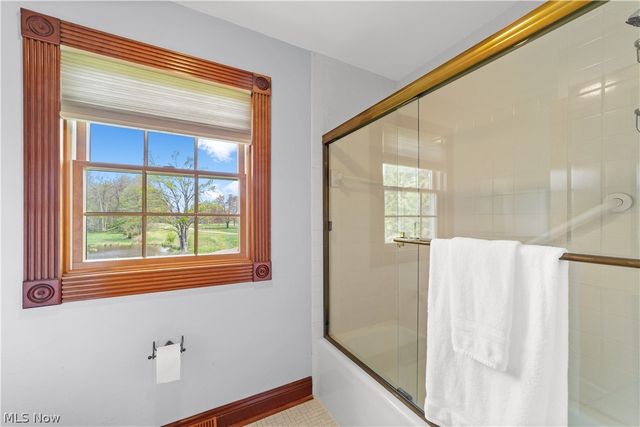 8730 Bainbridge Road, Chagrin Falls, OH 44023